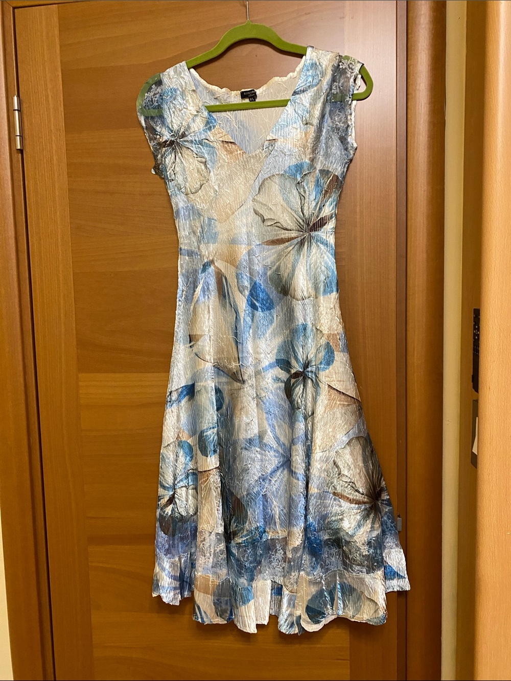 Komarov Blue and White Floral V-Neck Sleeveless Dress
